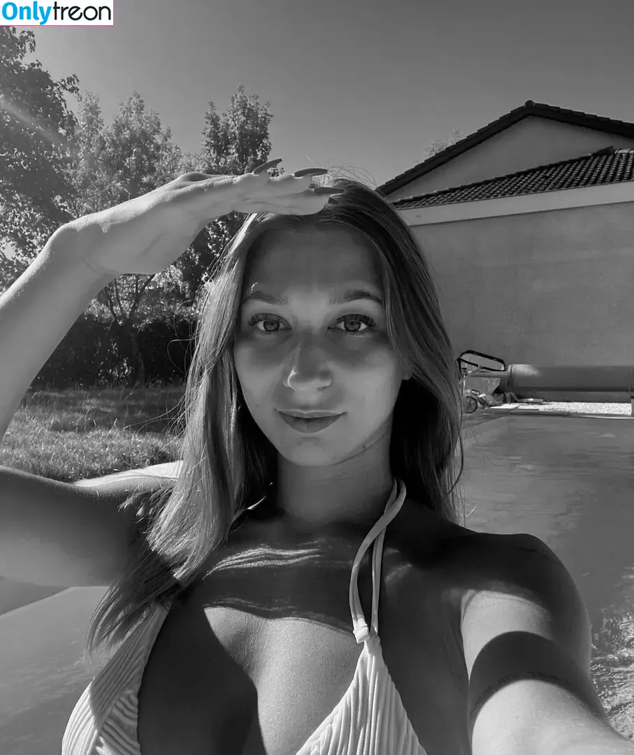 Apoline Perret nude photo #0085 (apolineprrt / shaniaperrett)