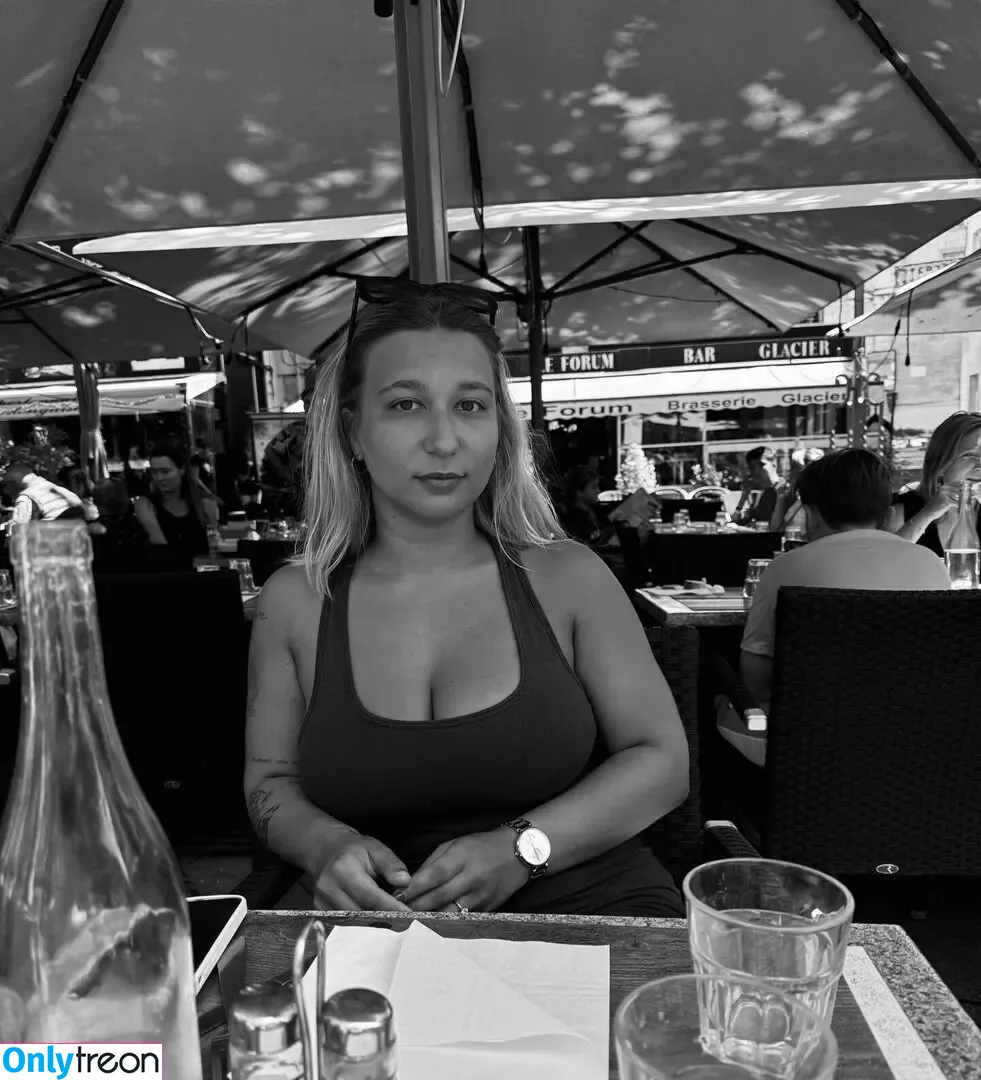Apoline Perret голая photo #0131 (apolineprrt / shaniaperrett)