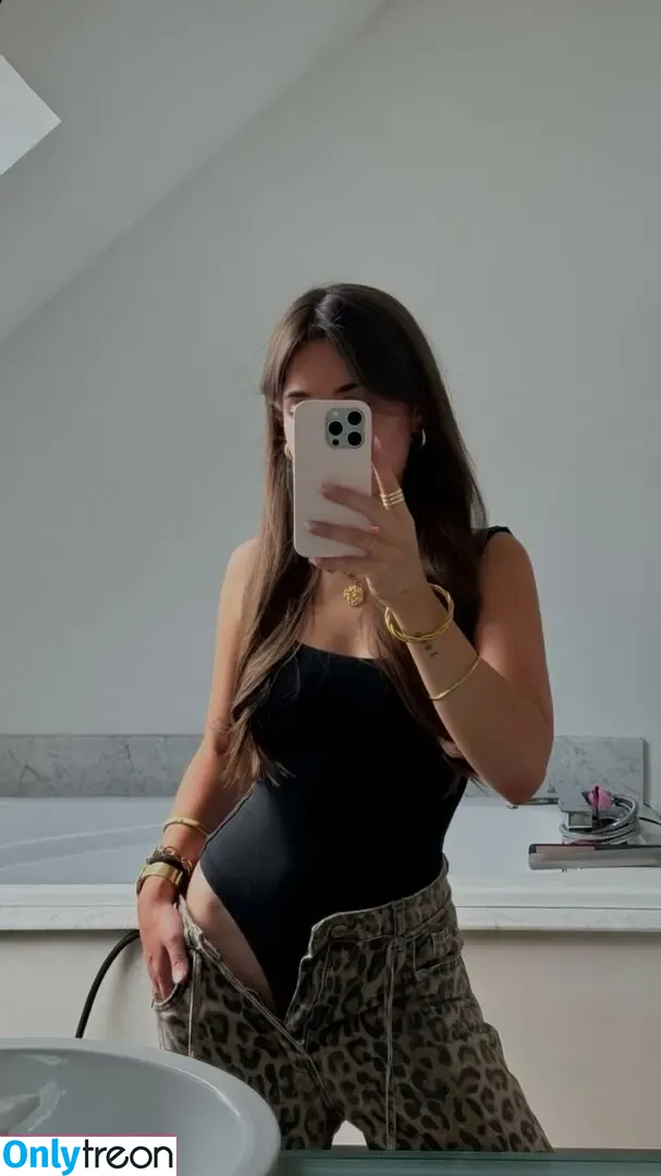 Apollinegrmz nude photo #0171 (Apo / apolline_guer)