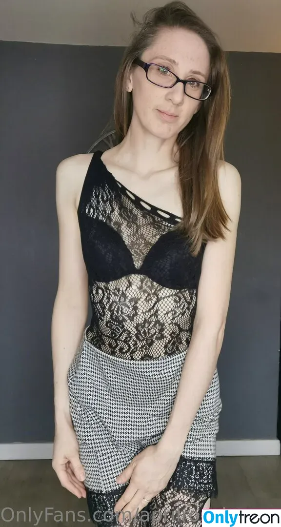 aprilrosejonesxfree nude photo #0011 (averiejonell)