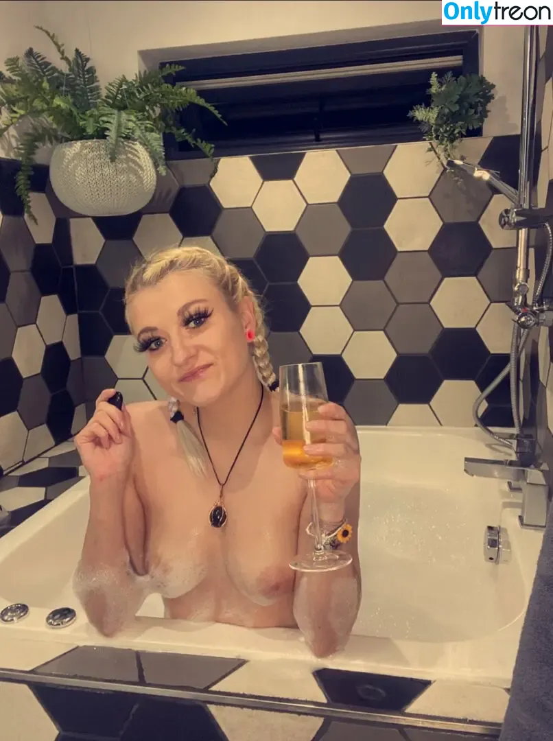 Arabella Sparkle nude photo #0073 (arab3llasparkles / arabellasparkles)