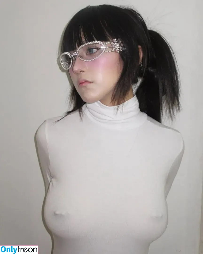 Aradaeyeee nude photo #0027 (Aradaeyeee)