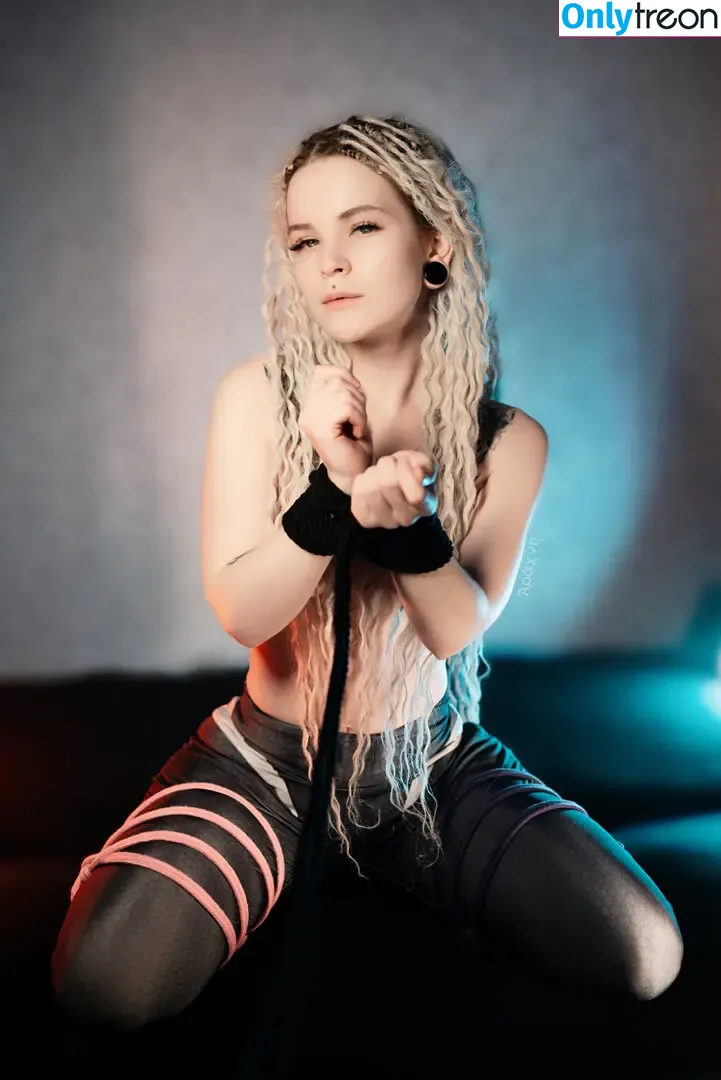 arahnaekb nude photo #0396 (chloe_glass_ / unkarab)