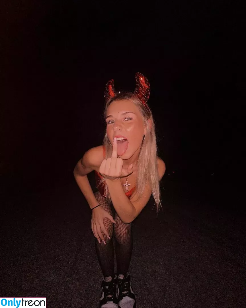 ari_booooooooooo nude photo #0031 (Arianaawhite / ari_lovexo)