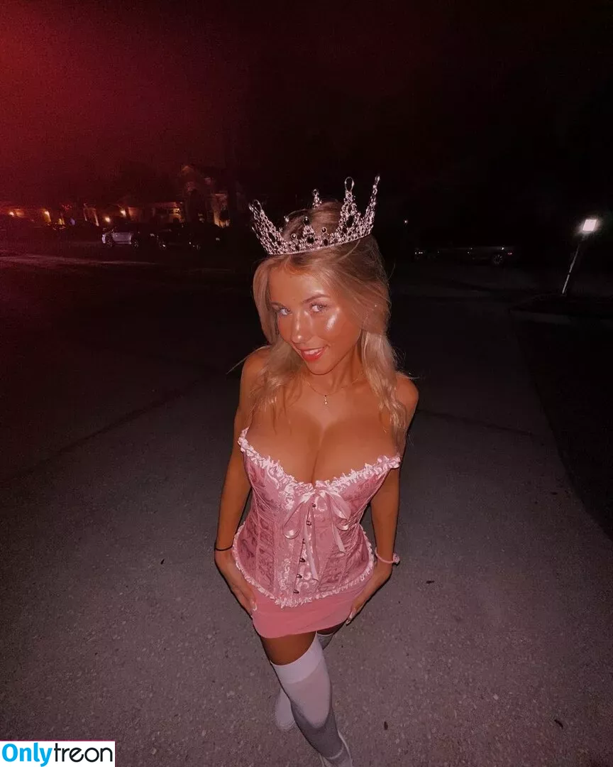 ari_booooooooooo nude photo #0032 (Arianaawhite / ari_lovexo)