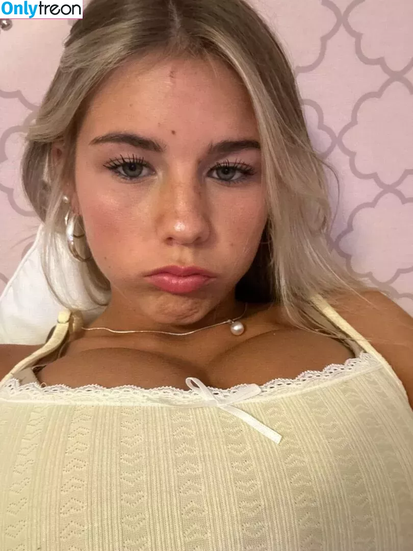 ari_booooooooooo nude photo #0101 (Arianaawhite / ari_lovexo)