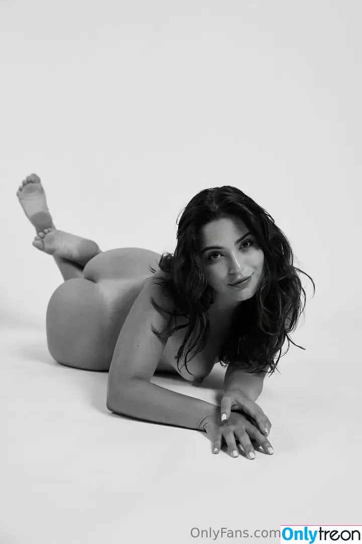 arianavanx nude photo #0568 (arivanx)
