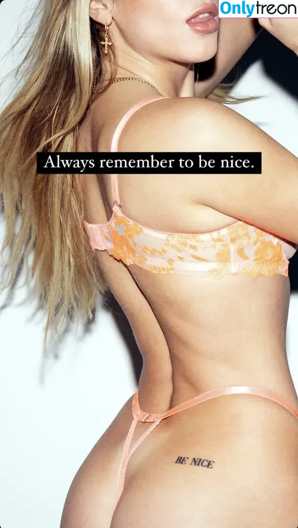 Ariane Schmidt nude photo #0063 (arianesophie_)