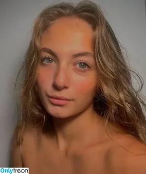 Arianna / ariorazi / bettercallwolfy nude photo #0003