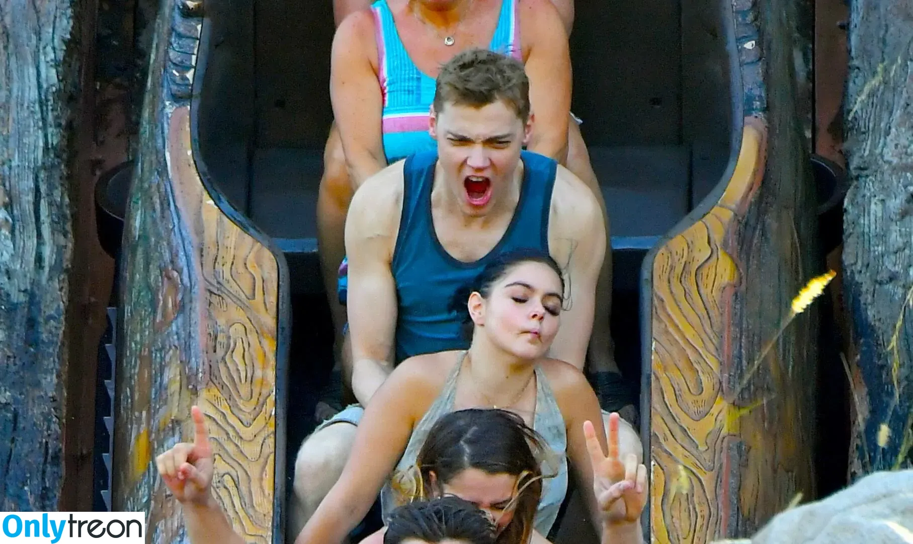 Ariel Winter голая photo #1327 (arielwinter)