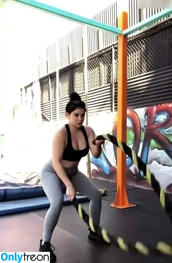 Ariel Winter nude photo #1660 (arielwinter)