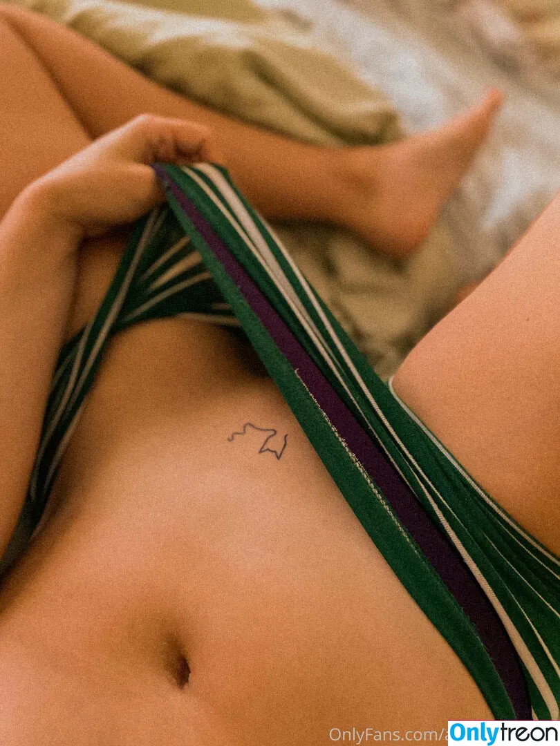 Arielle Scarcella nude photo #0002 (arielle_scarcella / ariellescarcella)