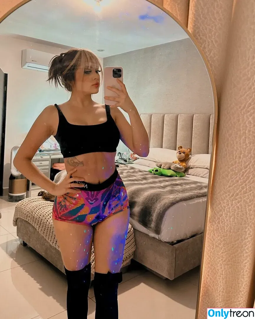 AriGameplays nude photo #0383 (ari_gameplays)