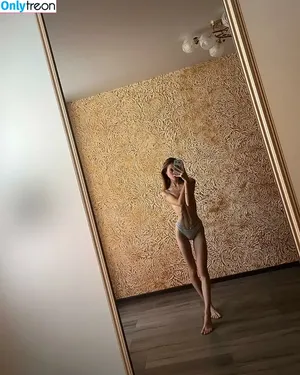 Arina Rozgoniaeva / arinaluisa nude photo #0008