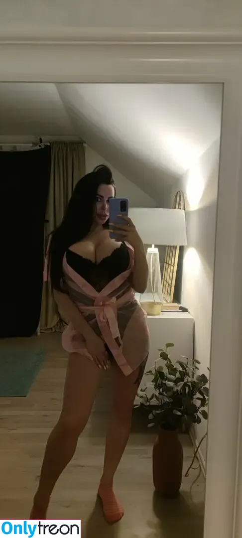Arish Lamborghini nude photo #0002 (arish.lamborghini / arish_lamborghini / arishlamborghi1)