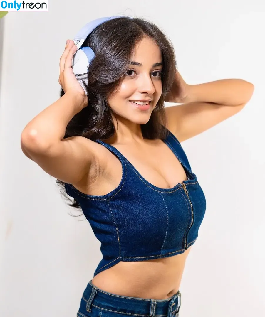 Armpit Fetish nude photo #0171 (nextdoormisha / sexyarmpitqueens)
