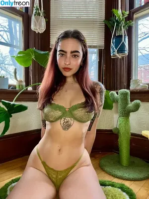 artbitch666 / huhlaynuh nude photo #0143