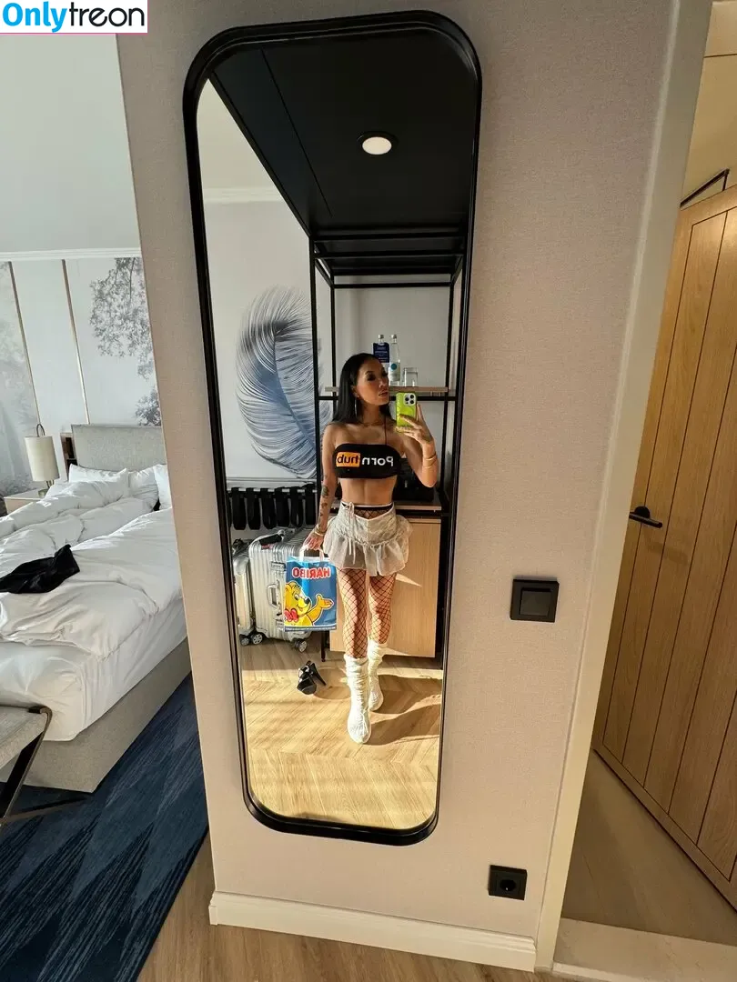 asaakirafree nude photo #0110 (ashley_asaraf)