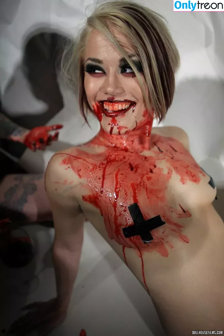 Ash Hollywood nude photo #0053 (ashhollywood / hollywoodcensored)
