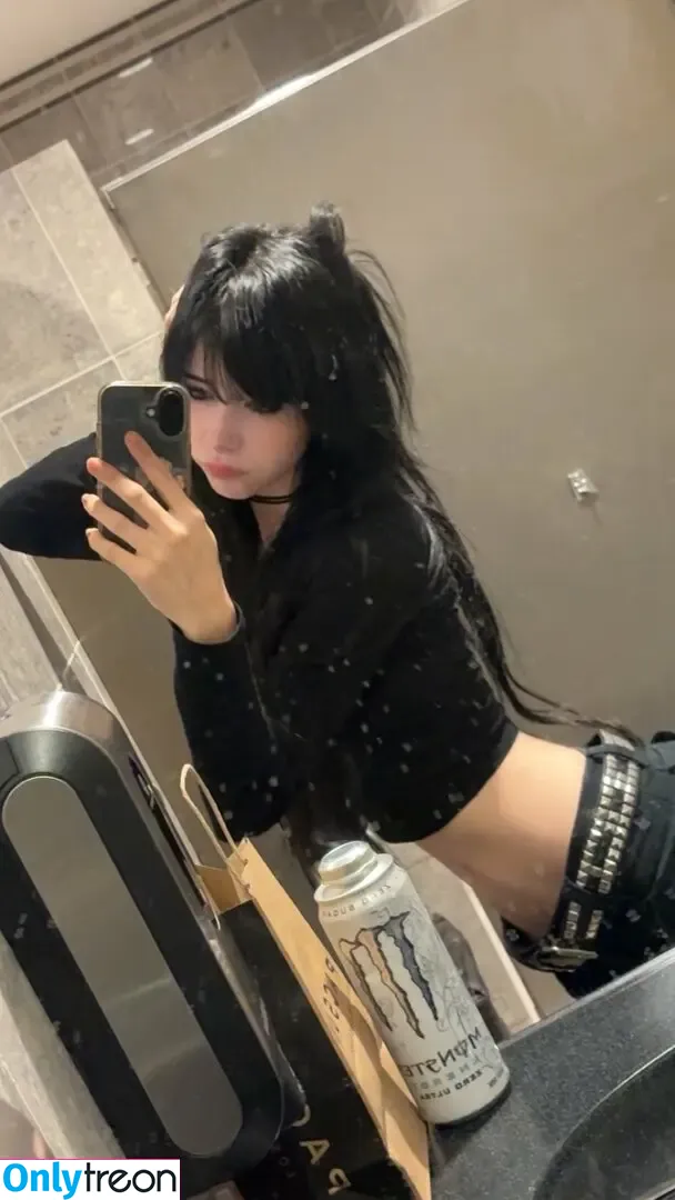 ashisbees nude photo #0323 (iamb33s)