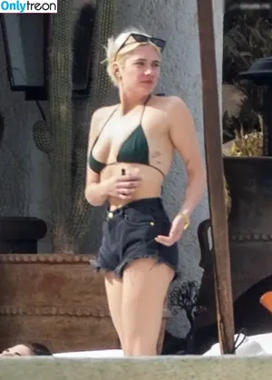 Ashley Benson / AshBenzo / ashleybenson nude photo #0919