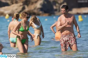 Ashley Benson / AshBenzo / ashleybenson nude photo #1012