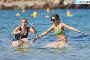 Ashley Benson / AshBenzo / ashleybenson nude photo #1014