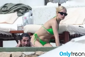 Ashley Benson / AshBenzo / ashleybenson фото голая #1040