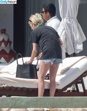 Ashley Benson / AshBenzo / ashleybenson фото голая #1046