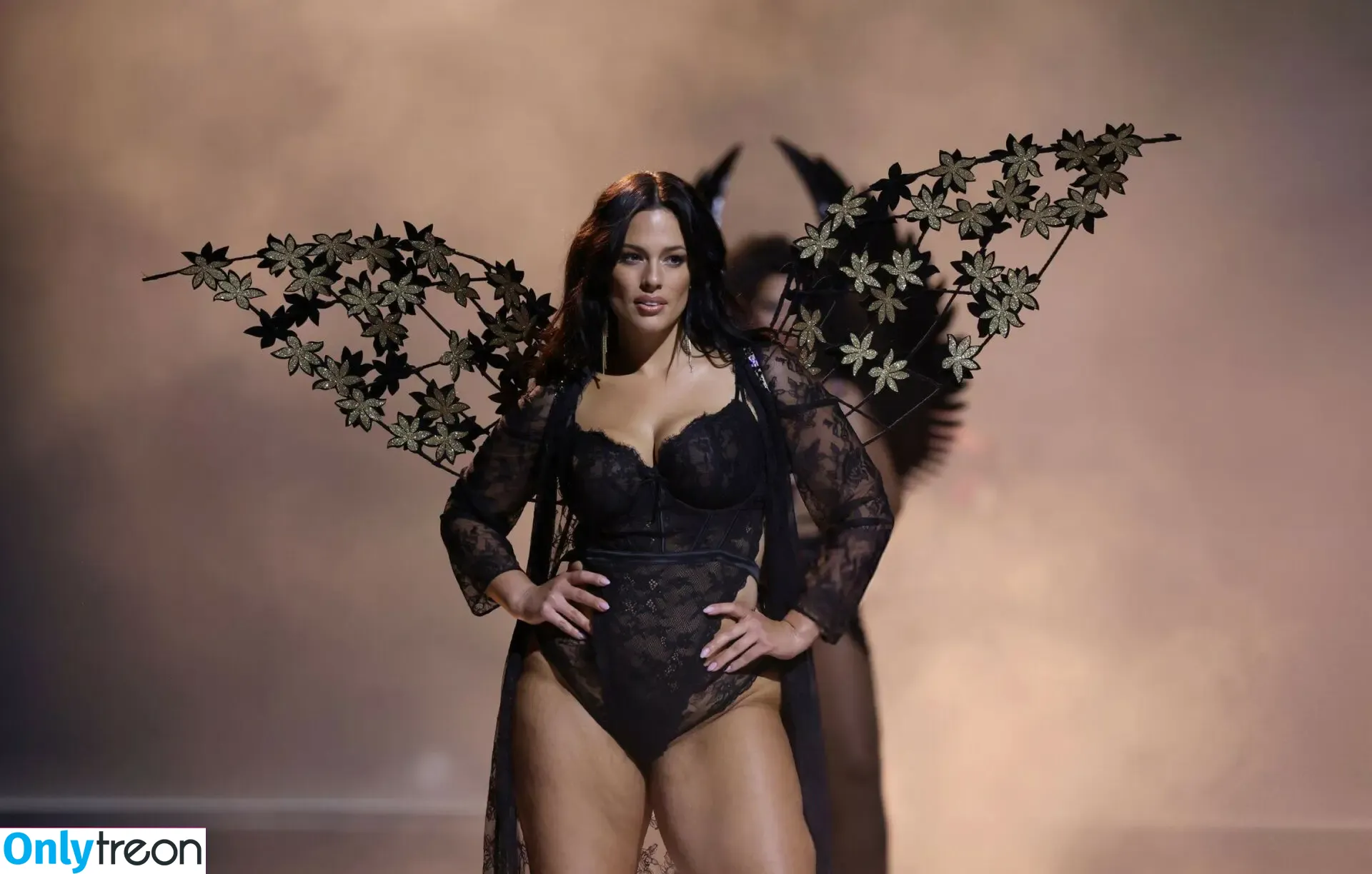 Ashley Graham голая photo #1345 (AshleyGraham / ashley-graham / theashleygraham)