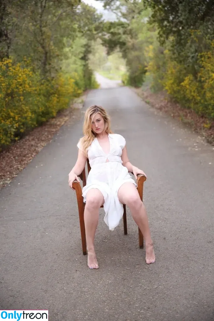 Ashley Johnson nude photo #0018 (ashleythejohnson / johnsonhubfans / thevulcansalute)