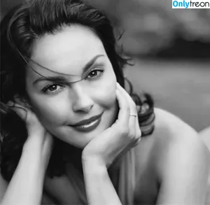 Ashley Judd / ashley_judd nude photo #0029