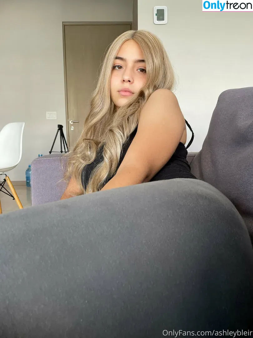 ashleybleirvip nude photo #0002 (ashleezyubz)