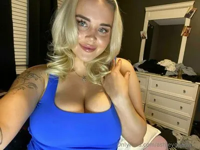 ashleygoeswild / ashleysgonewild nude photo #0017