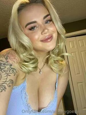 ashleygoeswild / ashleysgonewild nude photo #0020