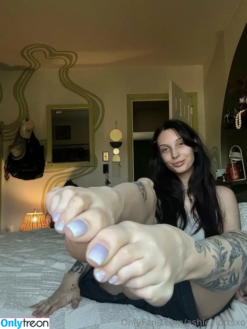 Ashleylottsxo nude photo #0062 (Ashley Lotts / ashleylottsx / ustonedtoesxo)