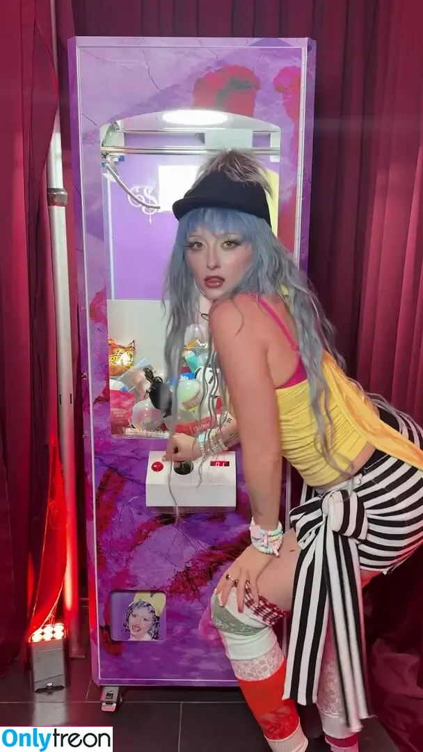 Ashnikko голая photo #0381 (ashnico)