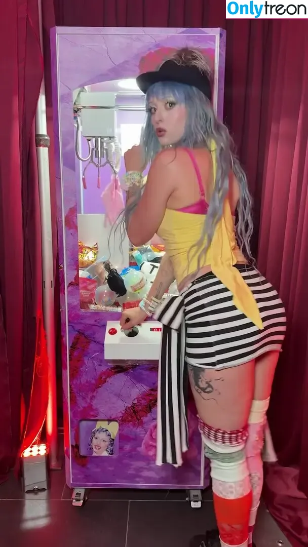 Ashnikko nude photo #0383 (ashnico)