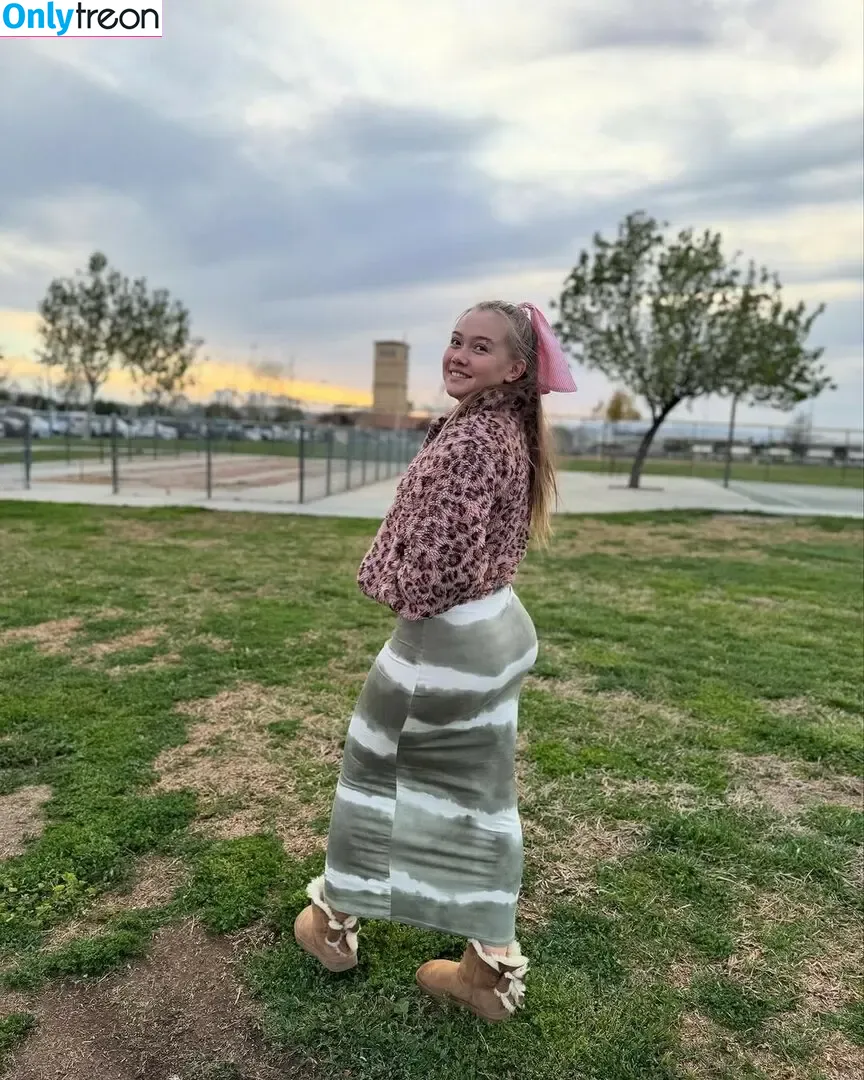 ASMRLia голая photo #0102 (liaholm)