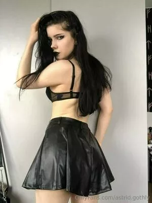 astrid.gothly / bluexastrid / cashew225 nude photo #0001