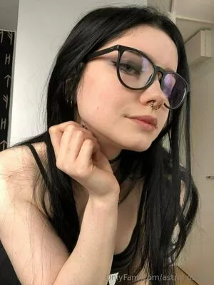 astrid.gothly / bluexastrid / cashew225 nude photo #0005