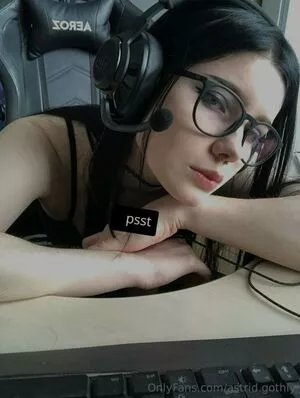 astrid.gothly / bluexastrid / cashew225 nude photo #0021