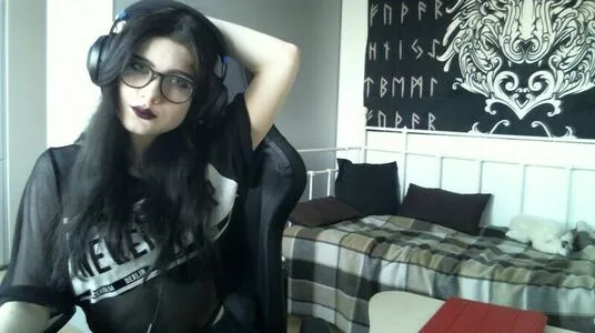 astrid.gothly / bluexastrid / cashew225 nude photo #0029