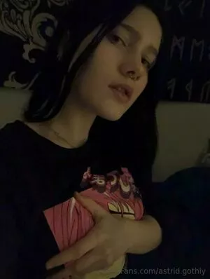 astrid.gothly / bluexastrid / cashew225 nude photo #0080