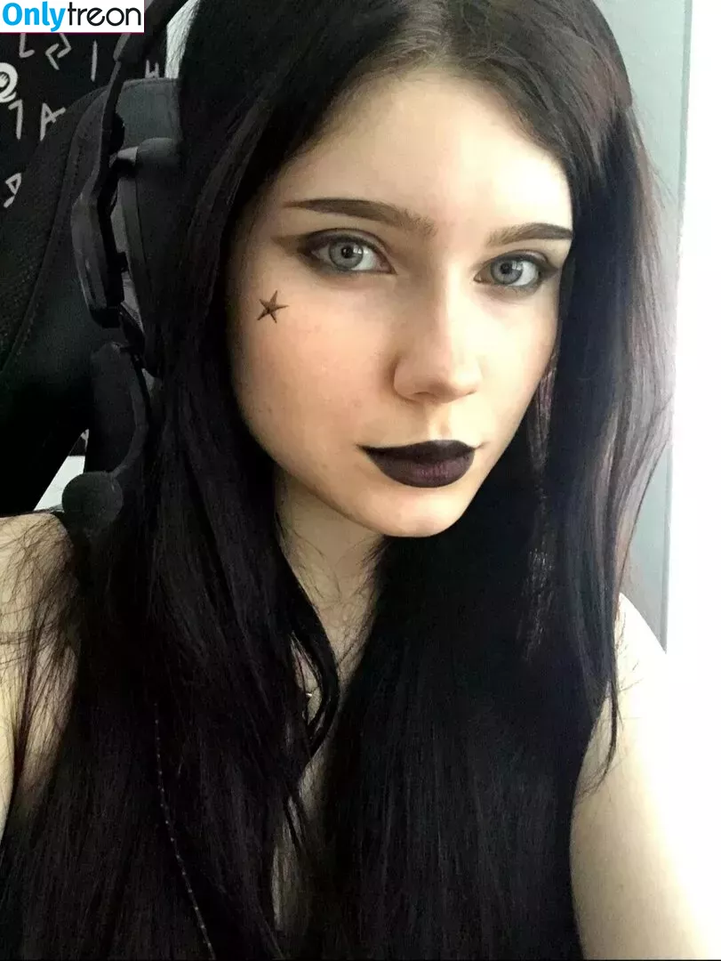 astrid.gothly nude photo #0095 (bluexastrid / cashew225)