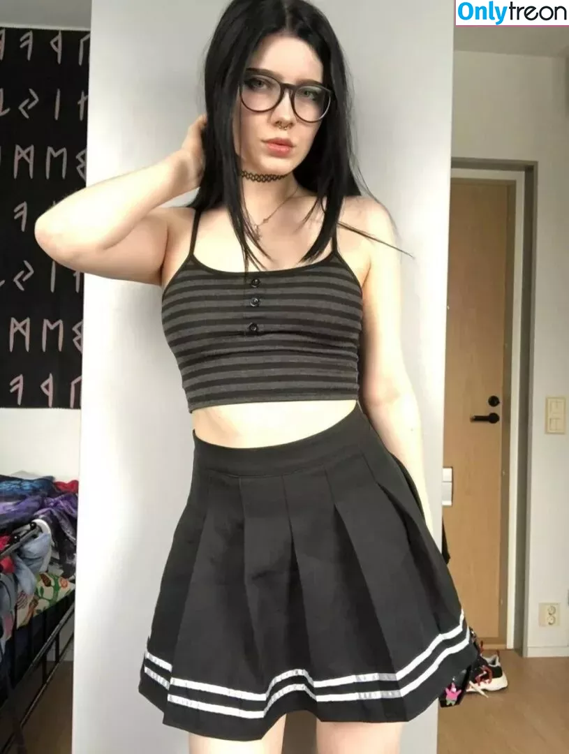 astrid.gothly nude photo #0099 (bluexastrid / cashew225)