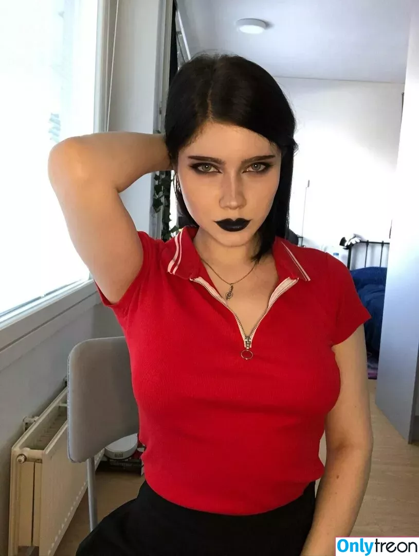 astrid.gothly nude photo #0101 (bluexastrid / cashew225)