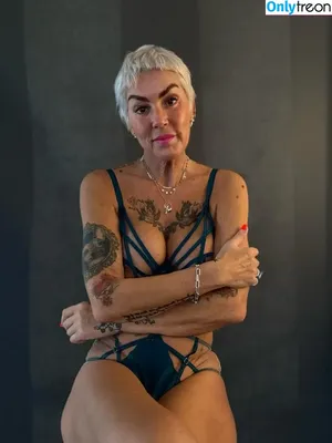 Astrid Zeegen Holt / astridiwantyouinmylife nude photo #0006