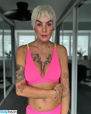 Astrid Zeegen Holt / astridiwantyouinmylife nude photo #0009
