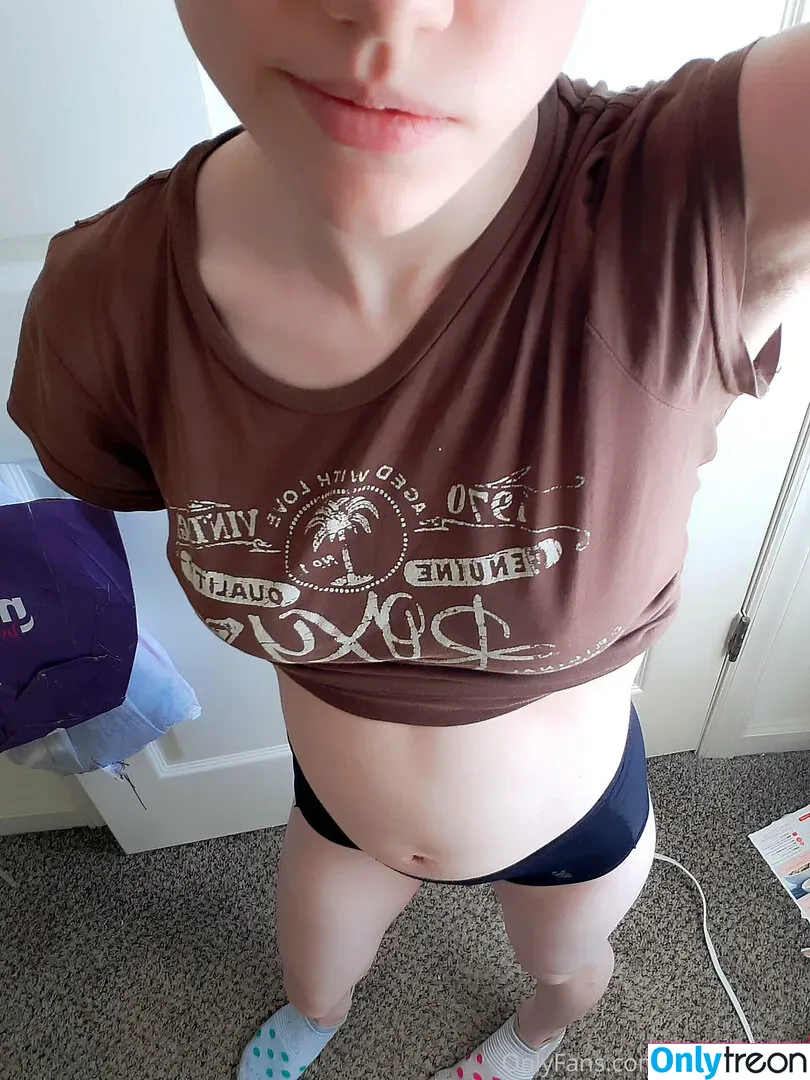 astuffedbirb nude photo #0021 (birdyinstagram)